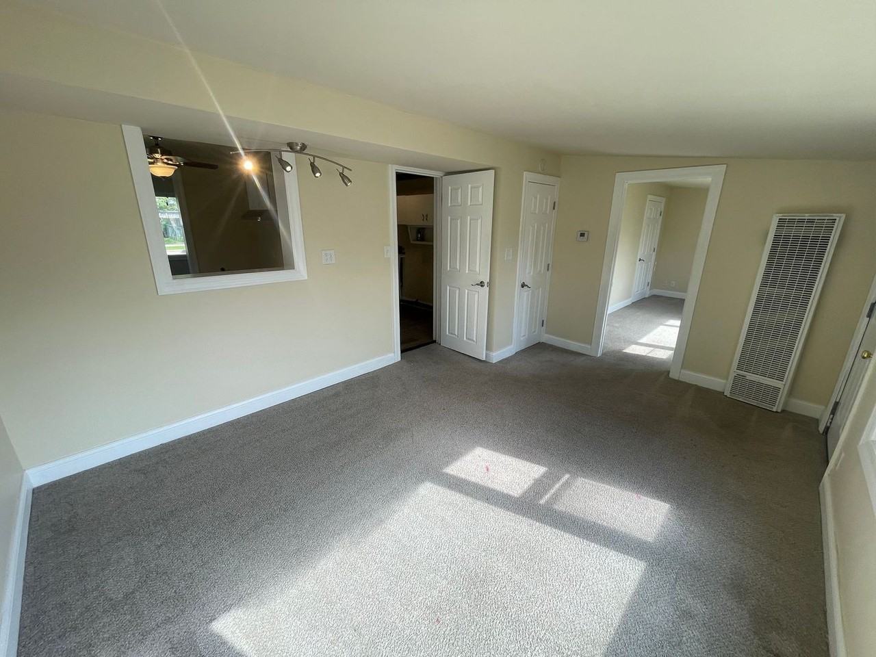 6091 N 39th St - Photo 3 of 14