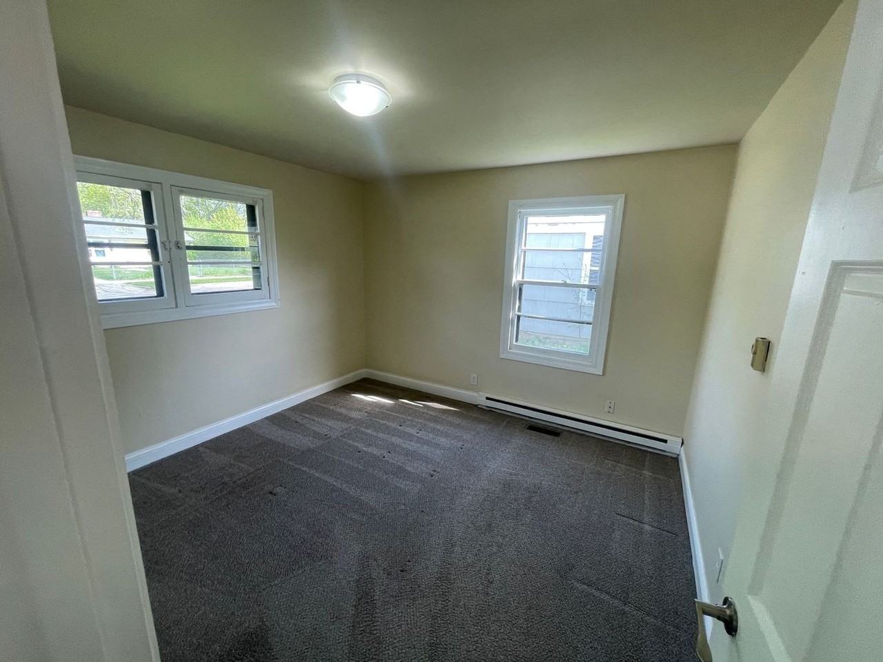 6091 N 39th St - Photo 7 of 14