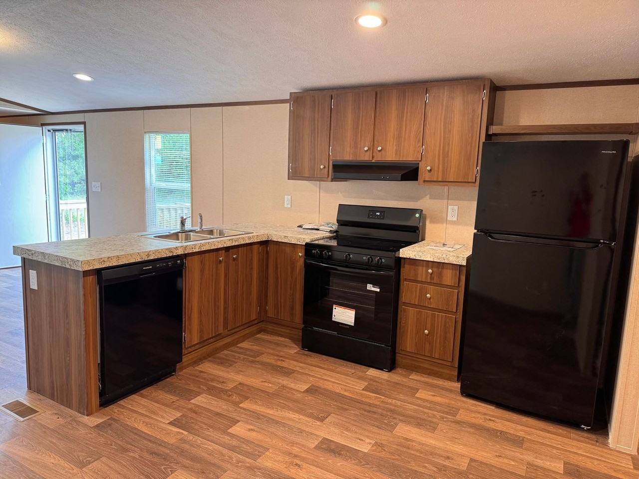 106 Harold Ln - Photo 5 of 17