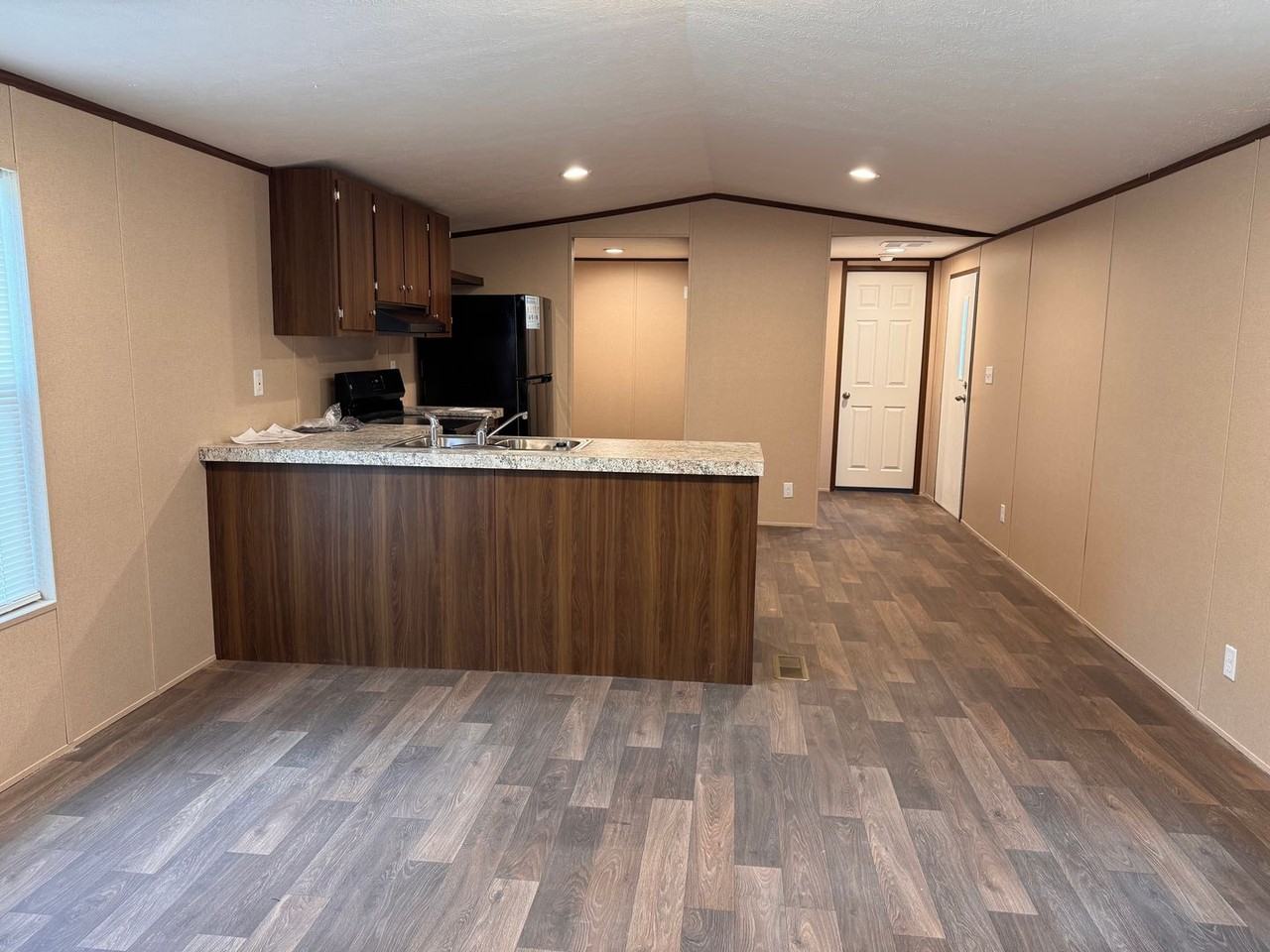 112 Harold Ln - Photo 3 of 17