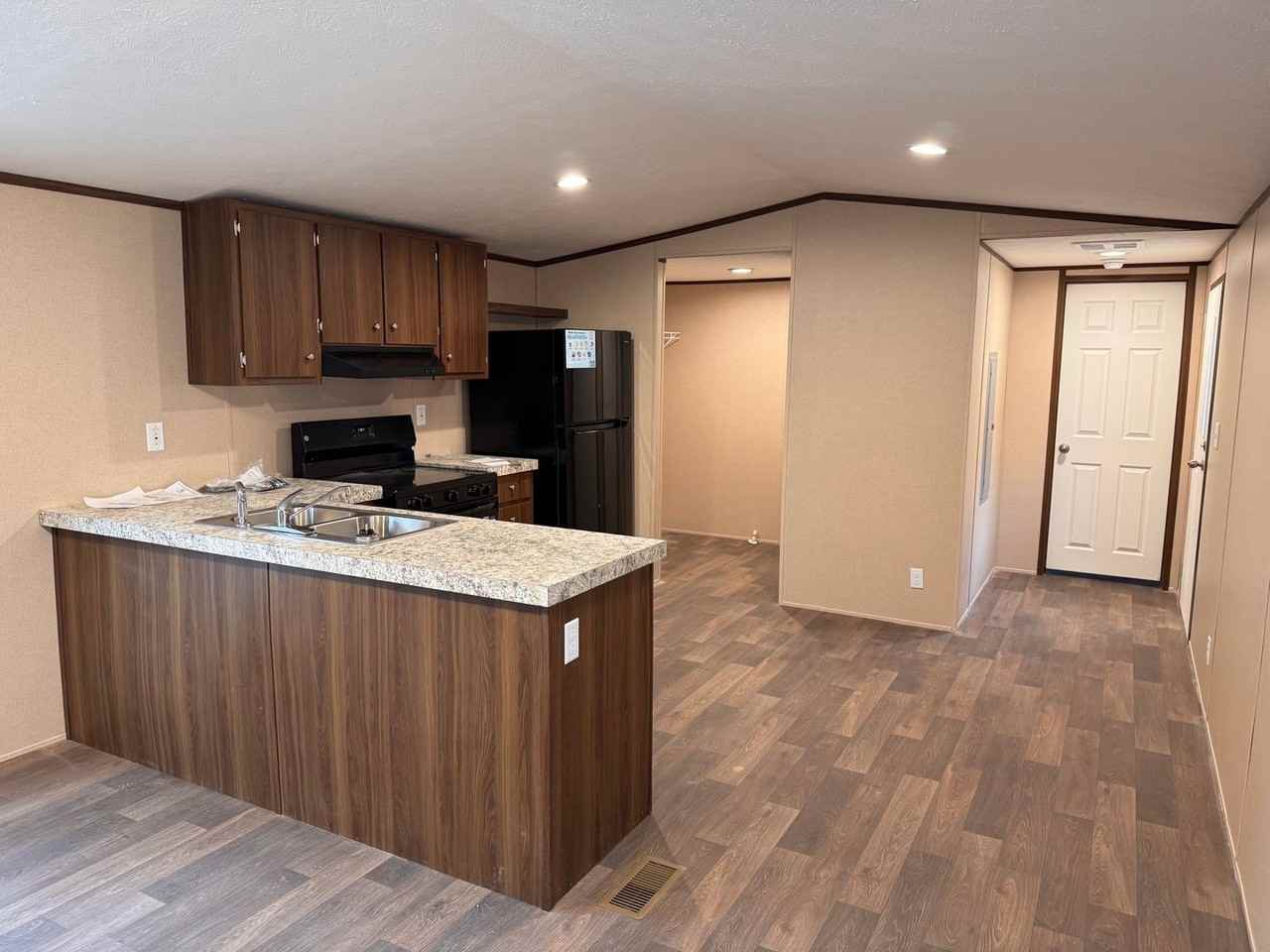 112 Harold Ln - Photo 4 of 17