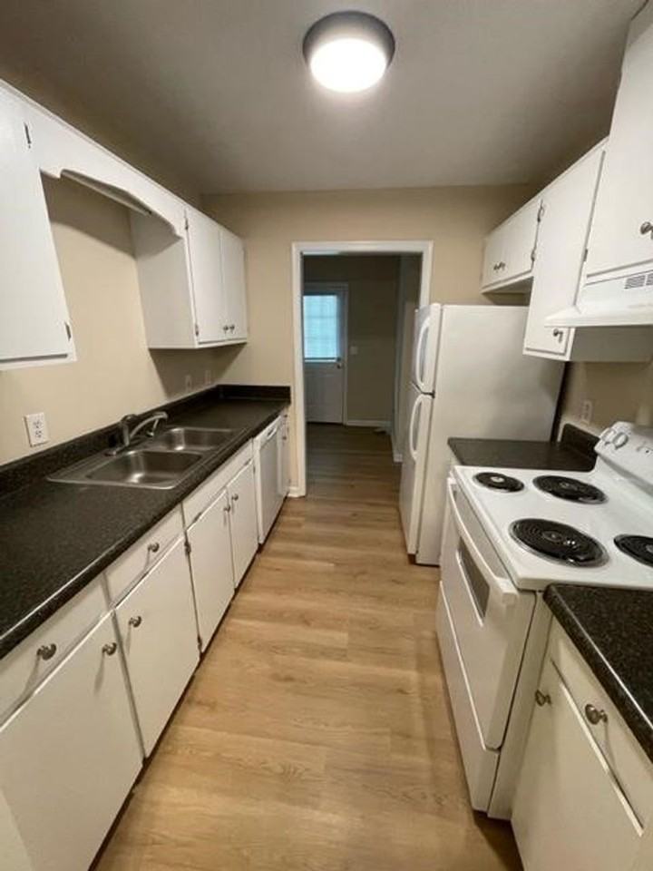 904 Glenwood Rd - Photo 2 of 6