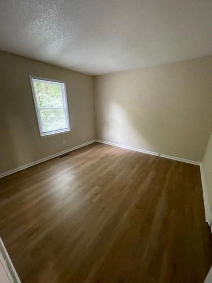 904 Glenwood Rd - Photo 4 of 6