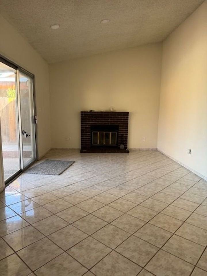 1116 Adelaide Ave - Photo 6 of 11