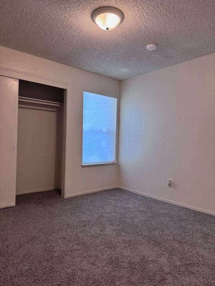 1116 Adelaide Ave - Photo 7 of 11