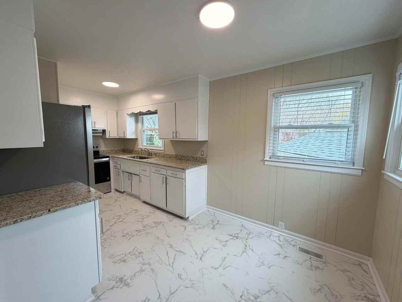 1331 Elm St - Photo 4 of 15
