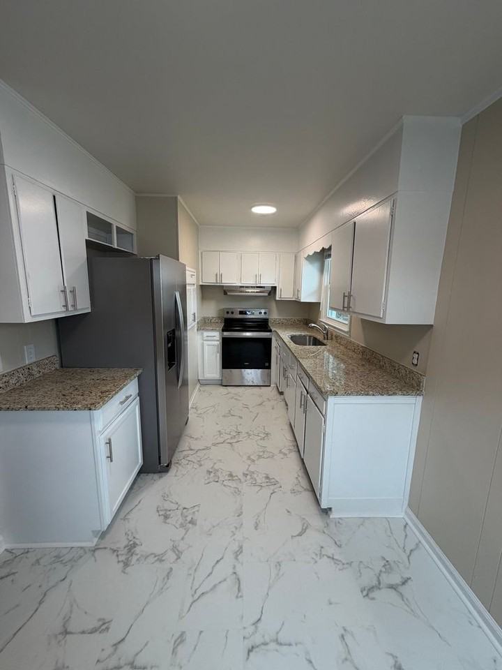 1331 Elm St - Photo 5 of 15