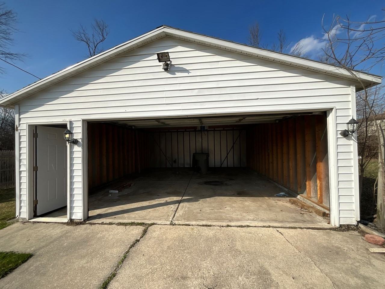 4334 W Eggert Pl - Photo 2 of 10