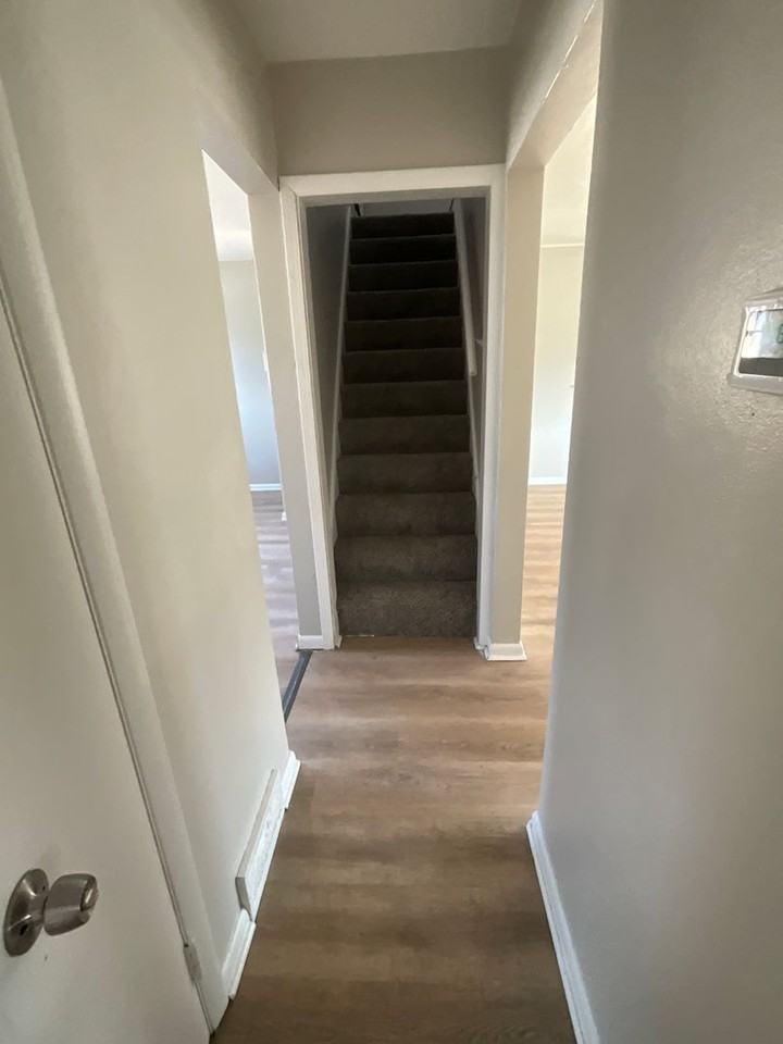 4334 W Eggert Pl - Photo 6 of 10