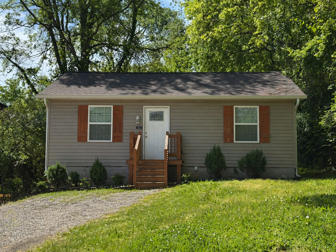 1206 Cedar St