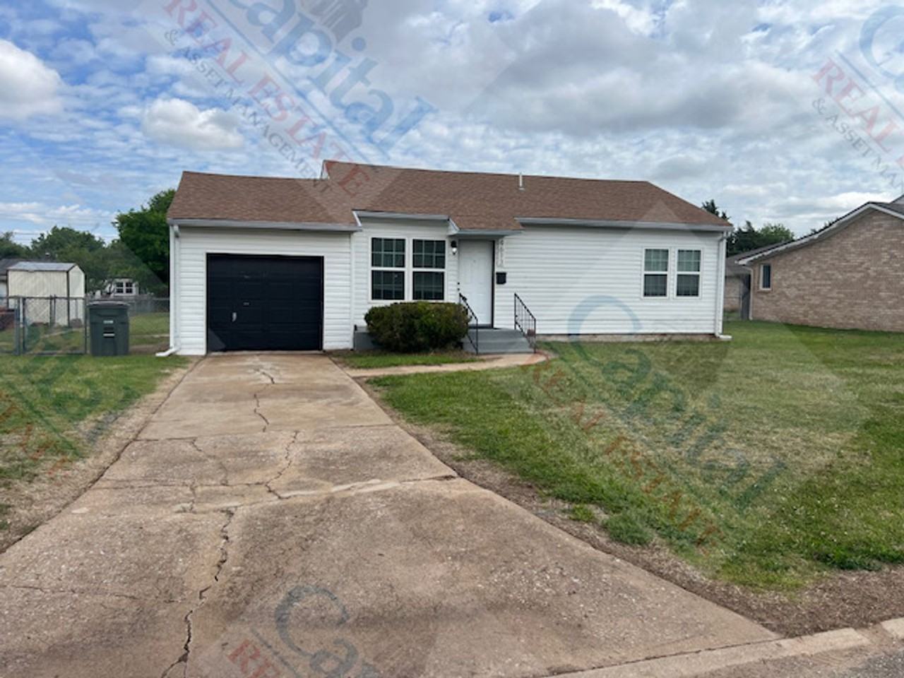 4613 Se 27th St - Photo 2 of 24