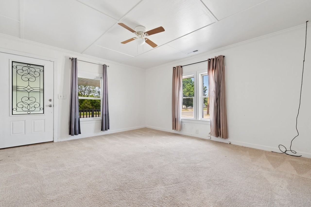 706 N White St - Photo 3 of 20
