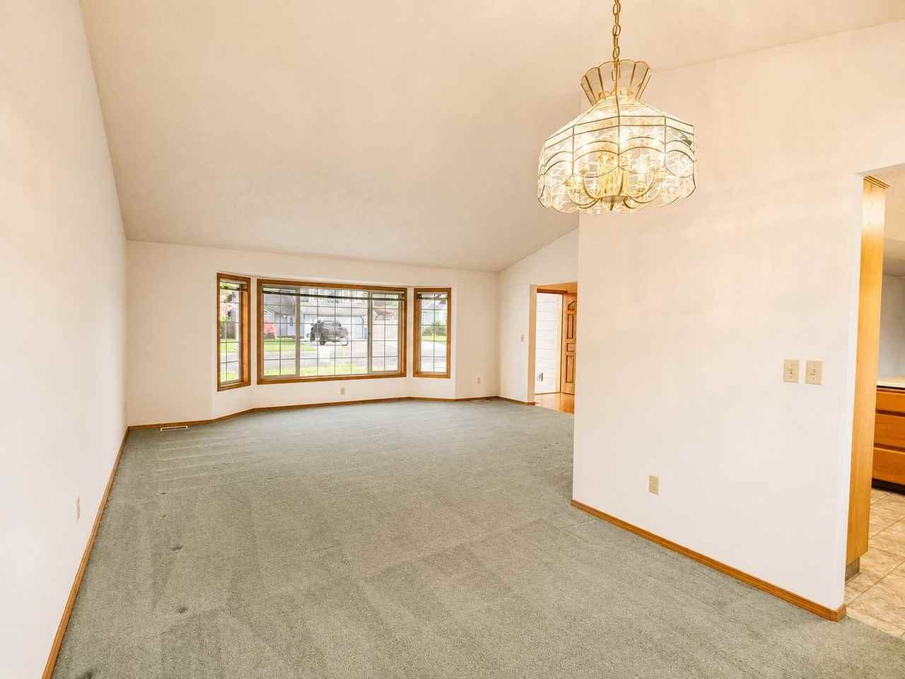 226 Sparks Dr - Photo 3 of 32