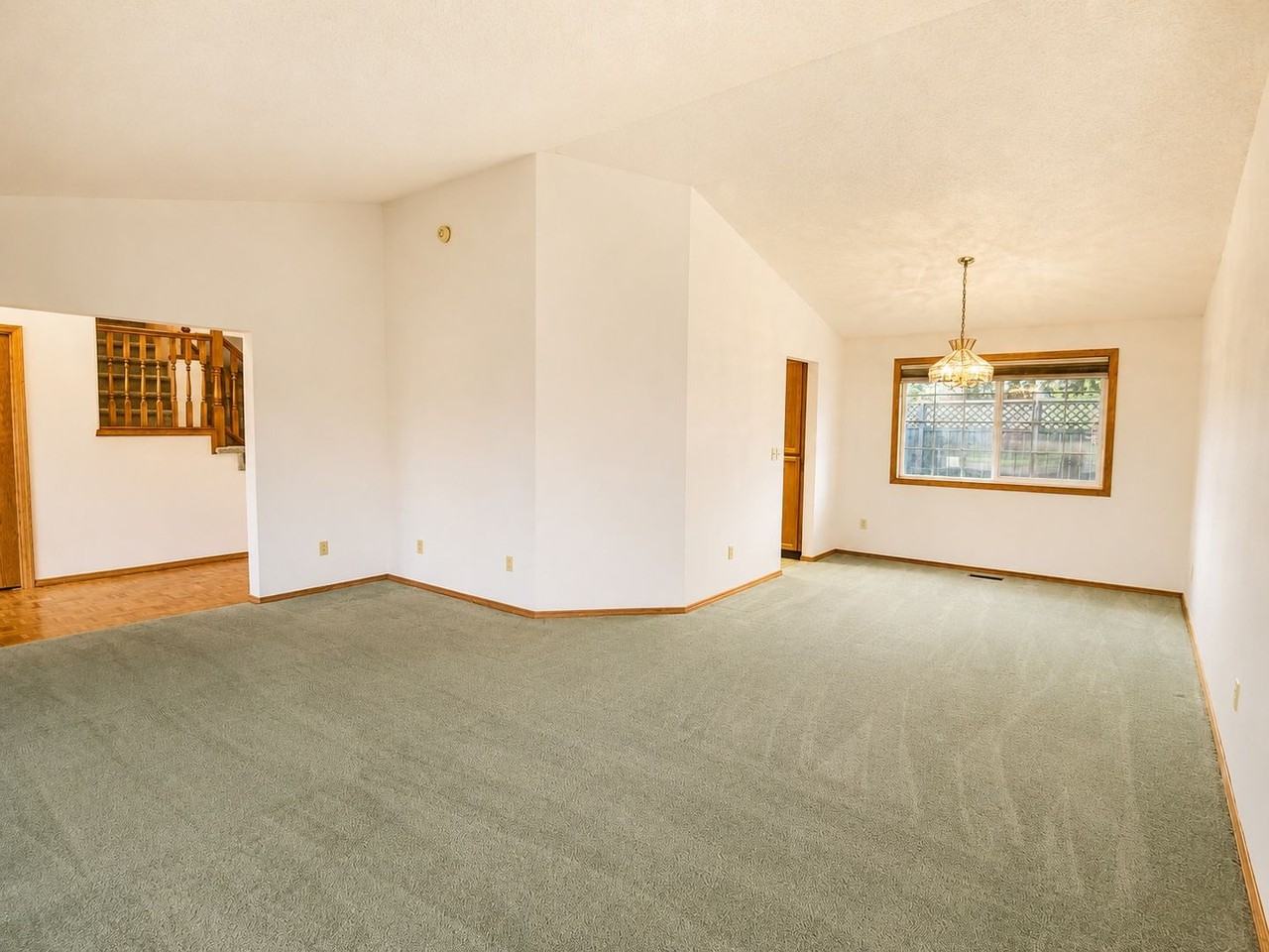 226 Sparks Dr - Photo 4 of 32