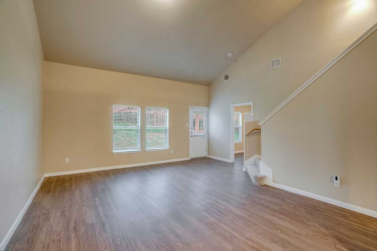 3723 Holden Ct - Photo 3 of 20
