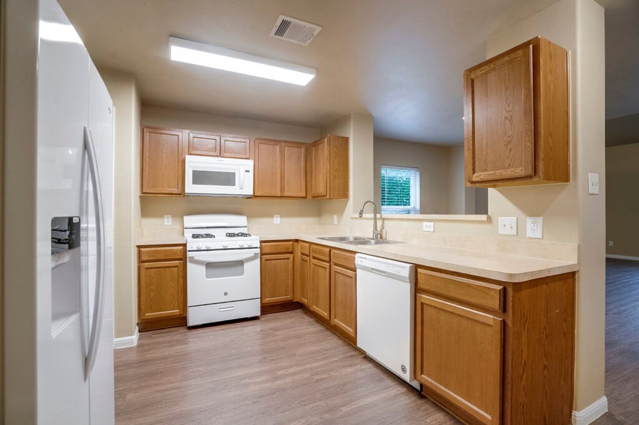 3723 Holden Ct - Photo 5 of 20
