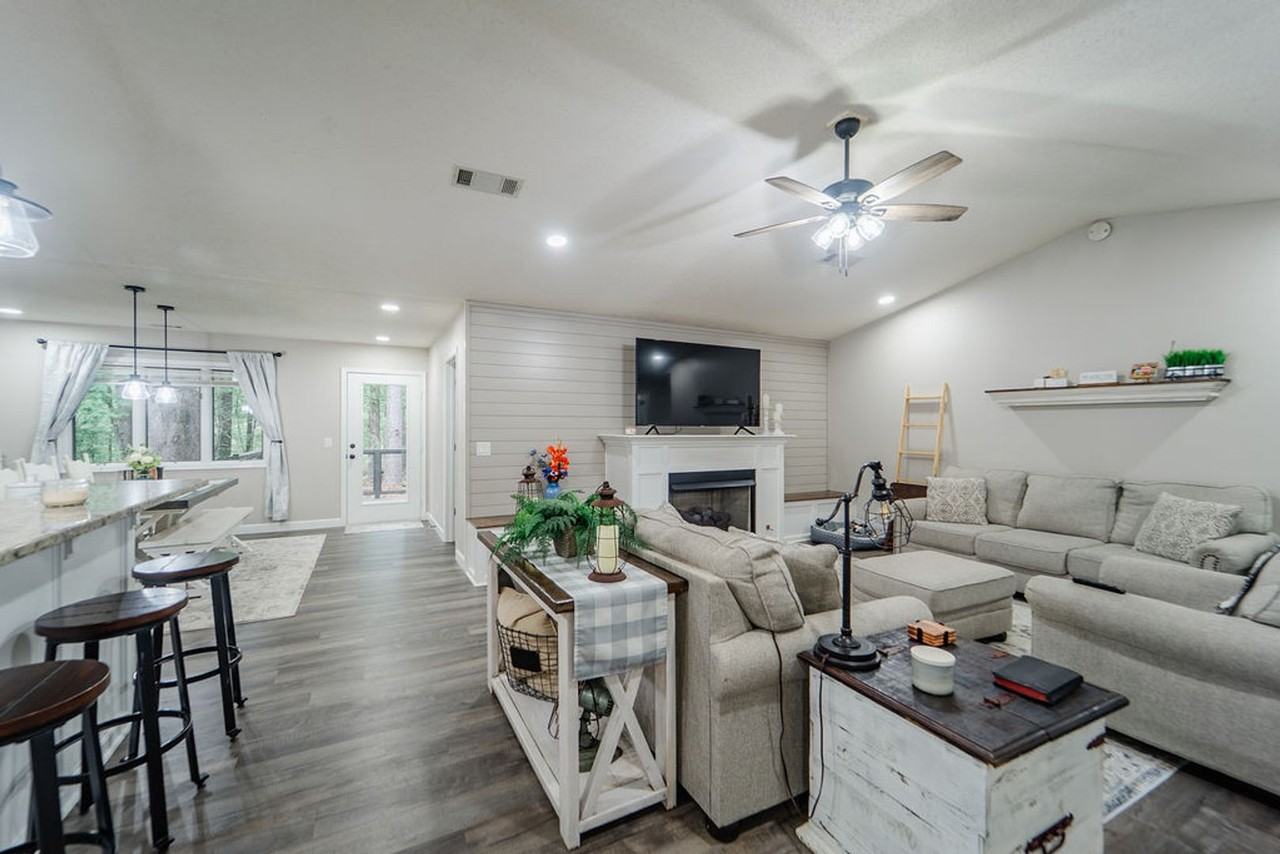 4 Huesca Ln - Photo 3 of 37