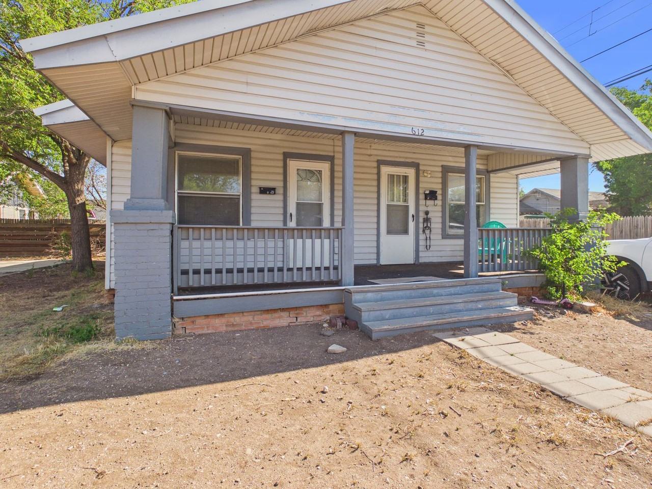 612 Sw 17th Ave - Photo 3 of 16
