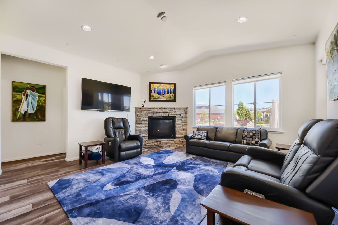 1299 Armstrong Dr - Photo 4 of 20