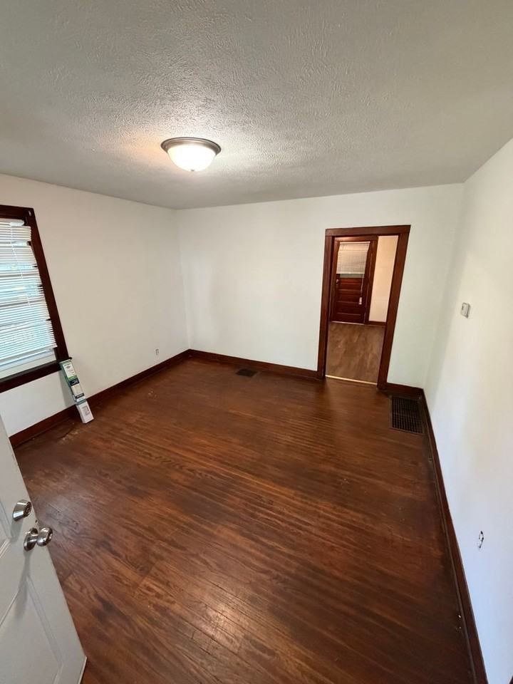 1011 N 12th St - Photo 2 of 6