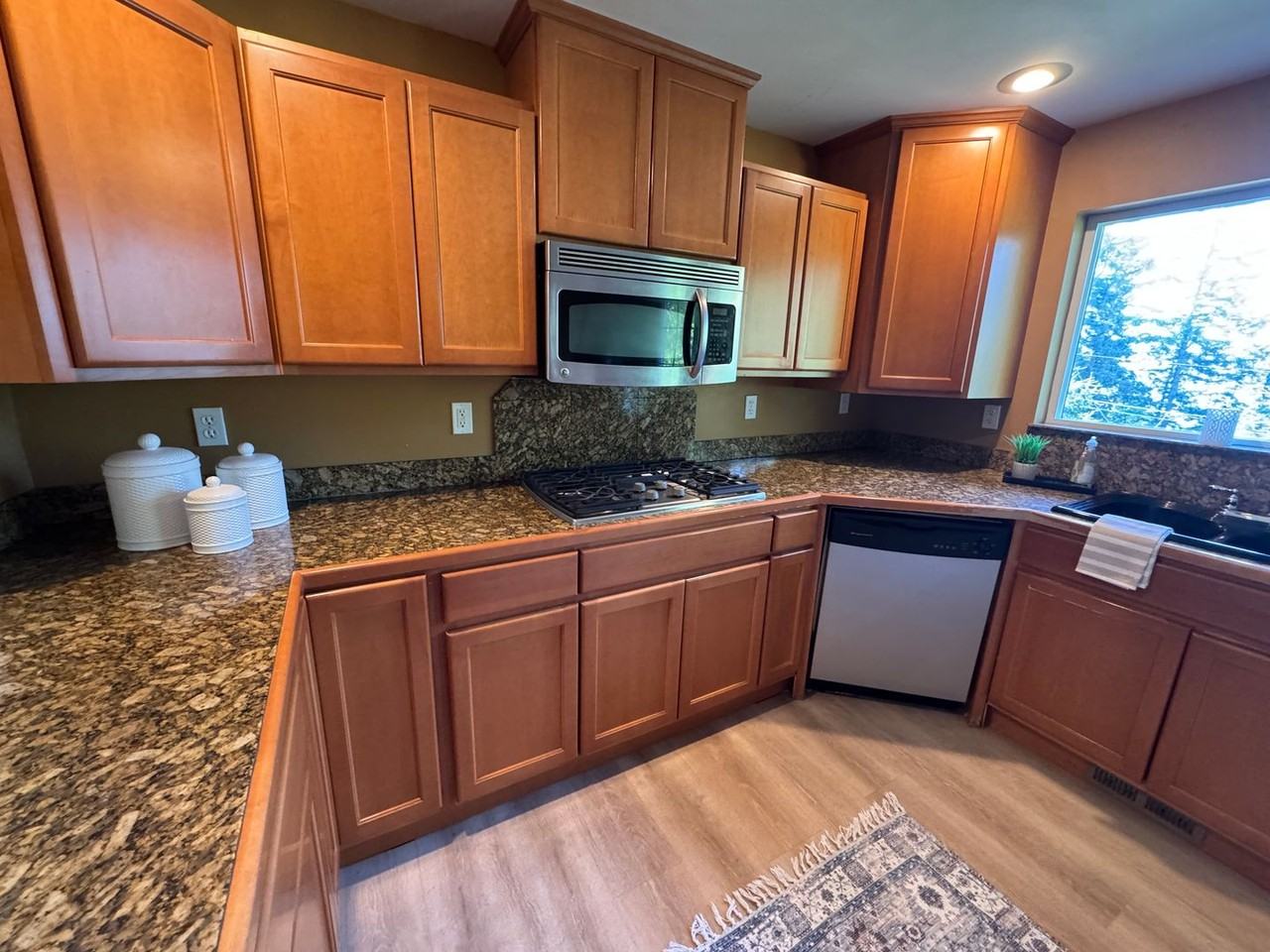 7604 Holiday Blvd - Photo 2 of 21
