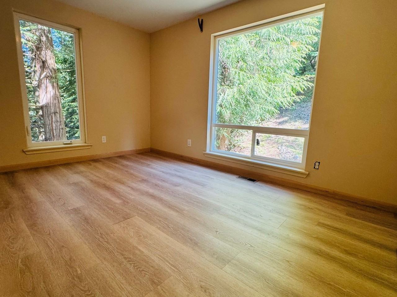 7604 Holiday Blvd - Photo 6 of 21