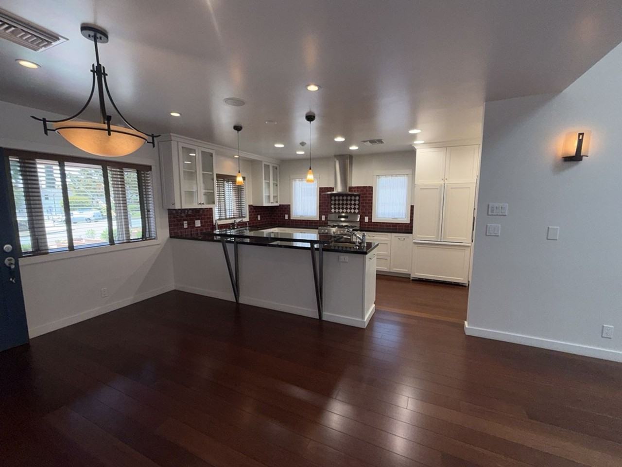 2746 N Kenneth Rd - Photo 4 of 38