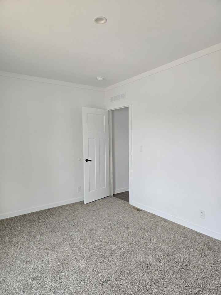 111 Yucca Cir - Photo 7 of 13