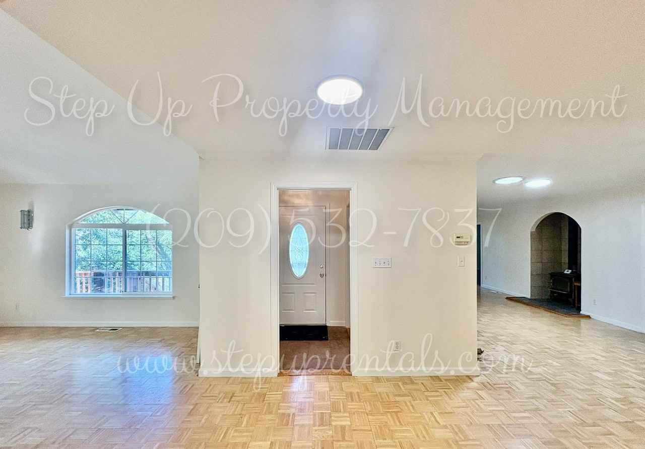 21767 Longeway Rd - Photo 2 of 26