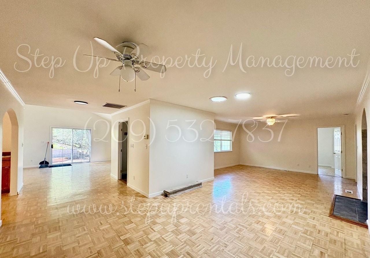 21767 Longeway Rd - Photo 3 of 26