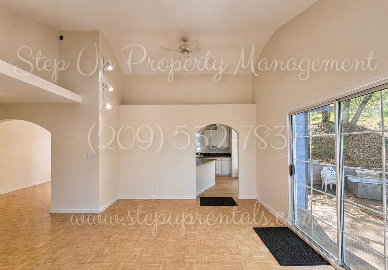 21767 Longeway Rd - Photo 5 of 26