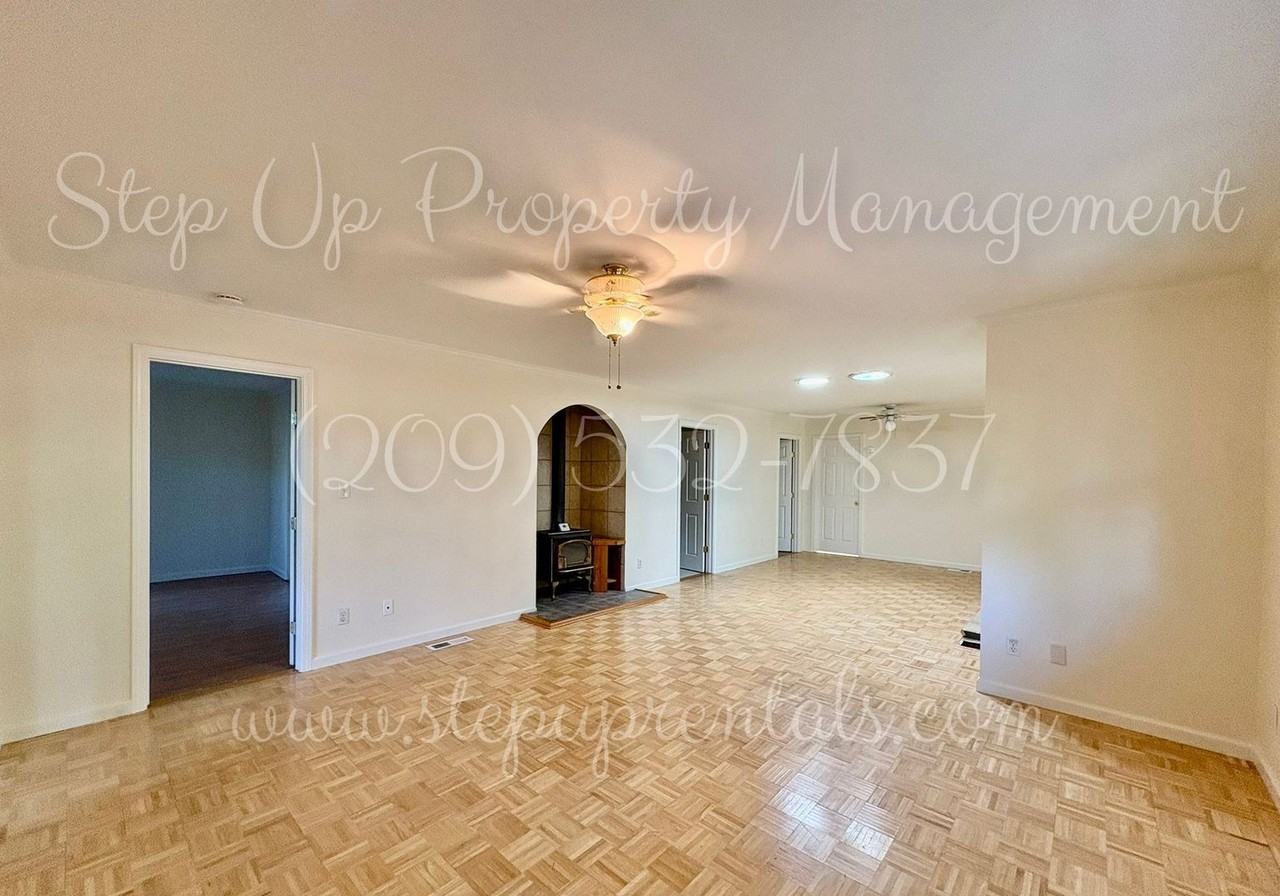 21767 Longeway Rd - Photo 7 of 26