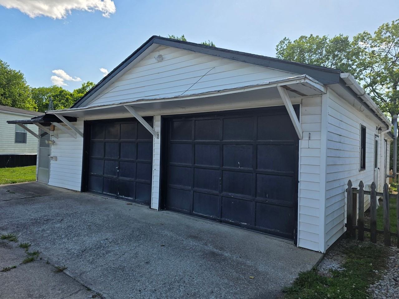 400 Wexford Dr - Photo 2 of 13