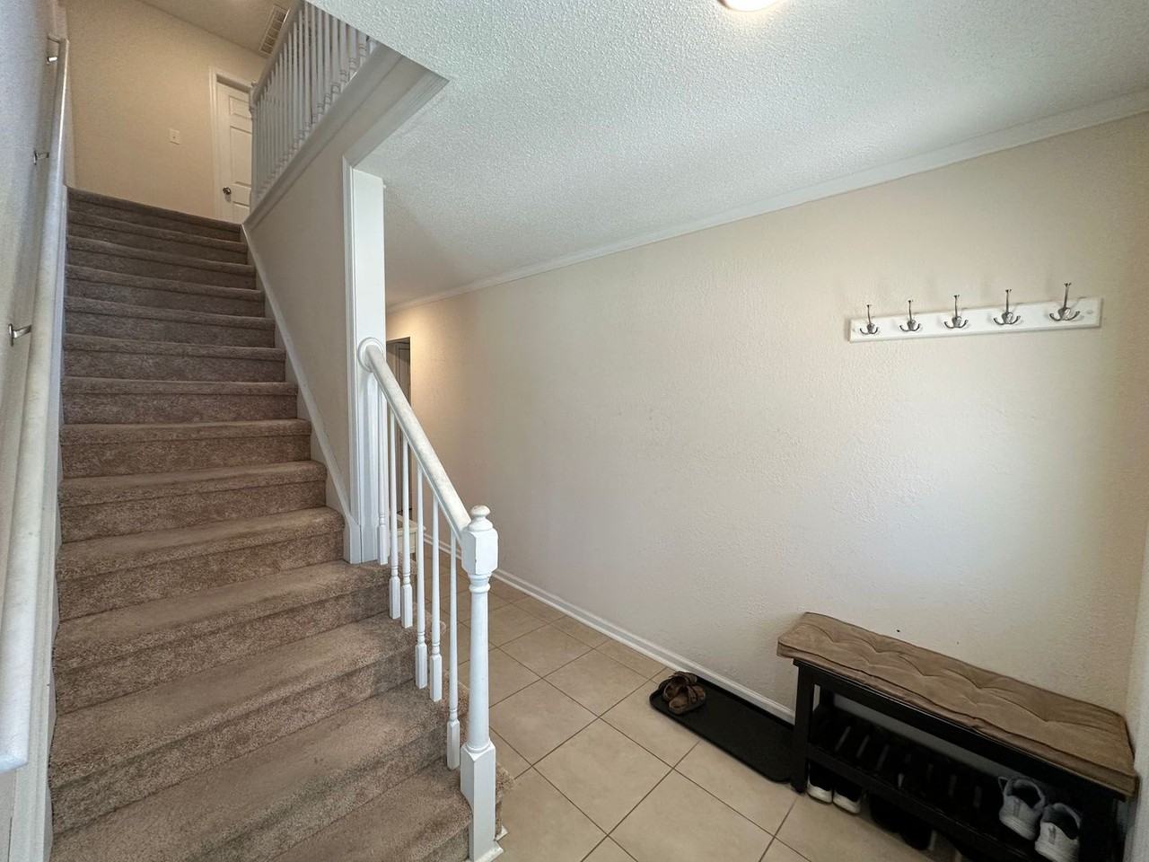 1528 Stewards Way - Photo 4 of 25