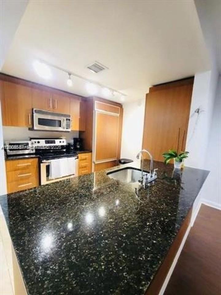 10275 10275 Collins Ave appt 327 - Photo 4 of 23