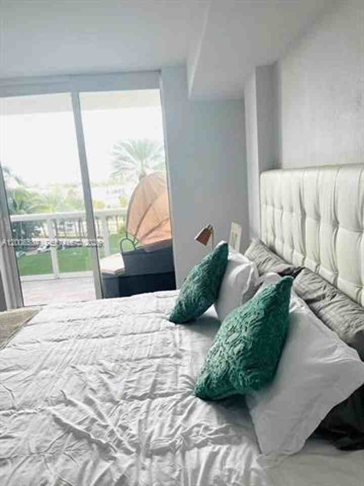 10275 10275 Collins Ave appt 327 - Photo 7 of 23