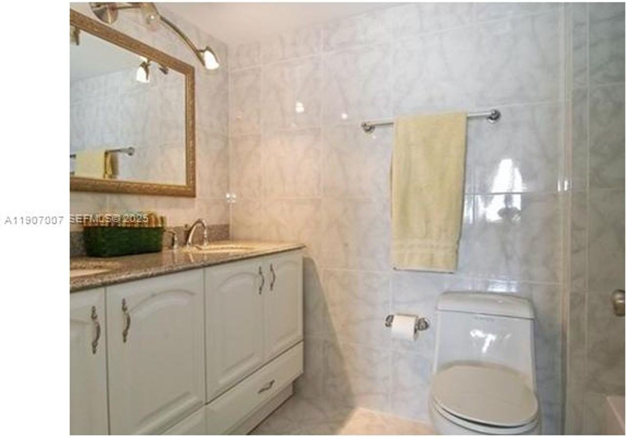2301 2301 Collins Ave appt 737 - Photo 4 of 32