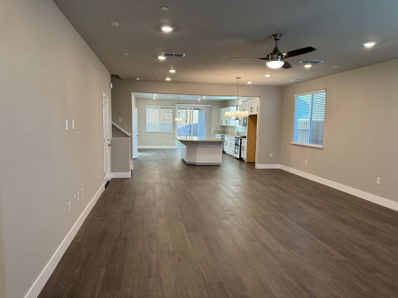 903 Mirage Ln - Photo 2 of 8