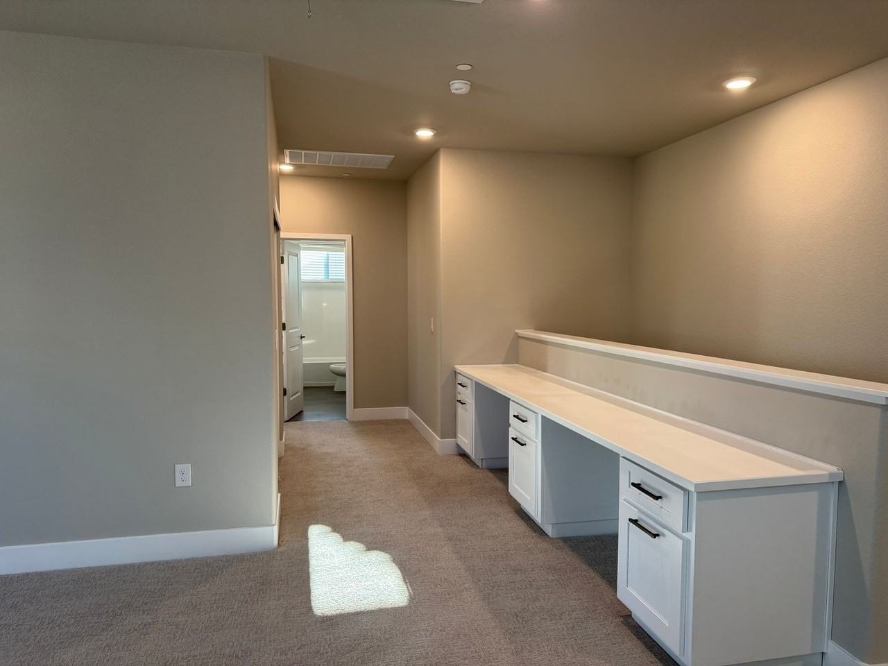 903 Mirage Ln - Photo 4 of 8