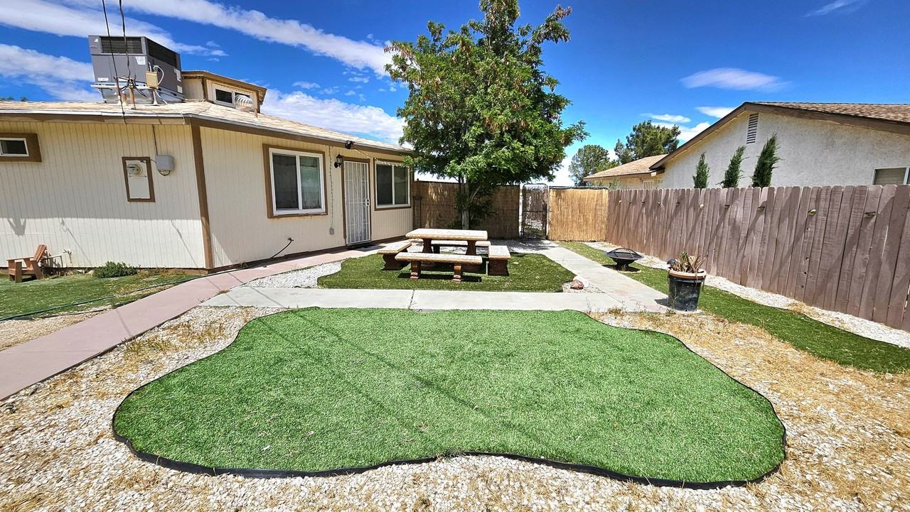 9610 Oleander Ave - Photo 2 of 19