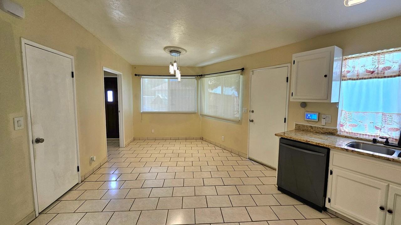 9610 Oleander Ave - Photo 4 of 19