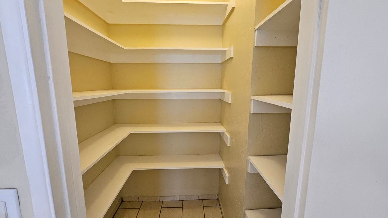 9610 Oleander Ave - Photo 6 of 19