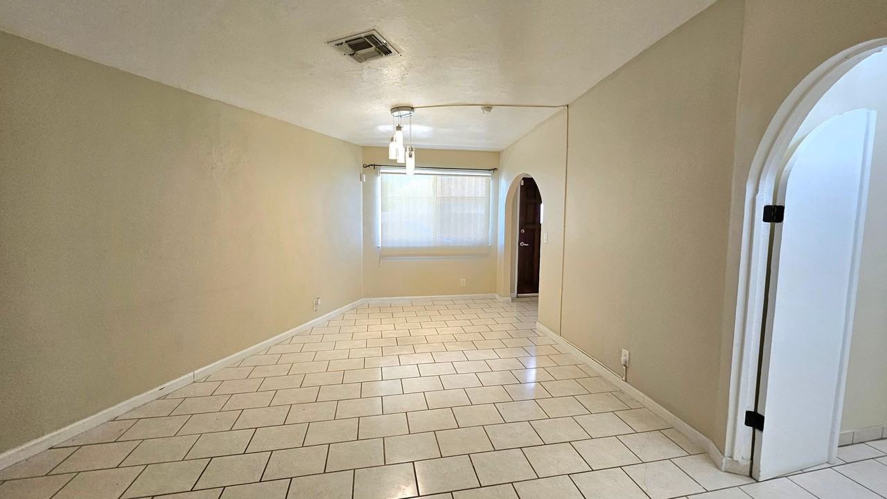 9610 Oleander Ave - Photo 7 of 19