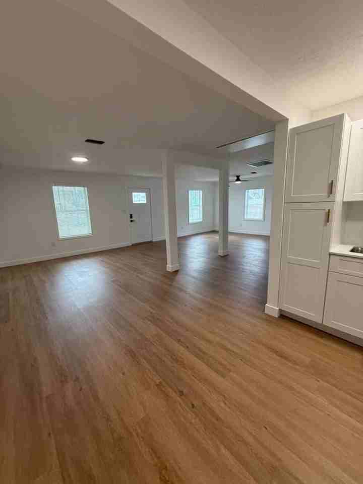 133 Pomeroy Ave - Photo 6 of 11