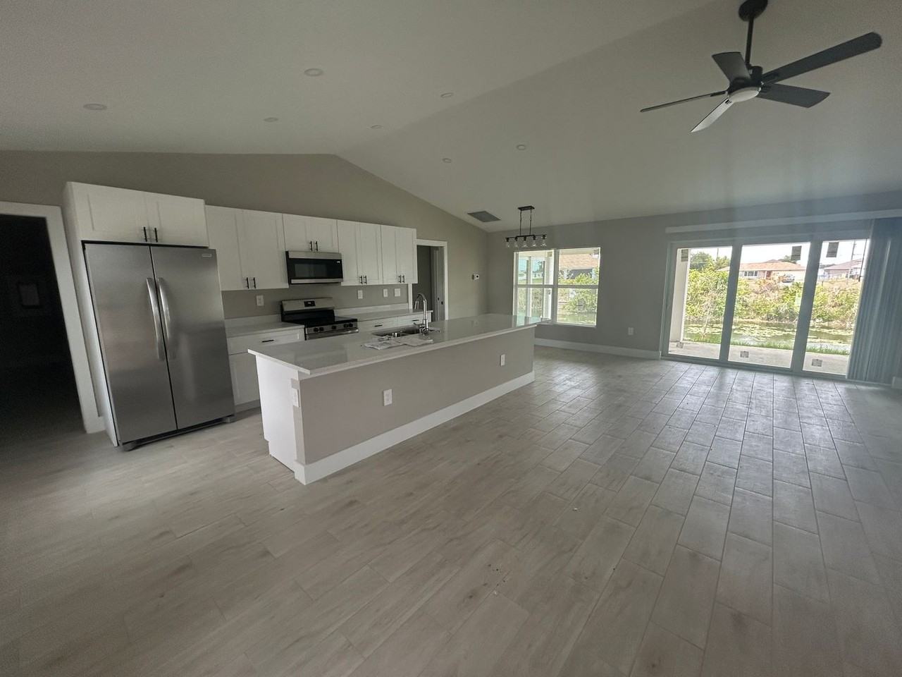 2524 Ne 1st Pl - Photo 3 of 23