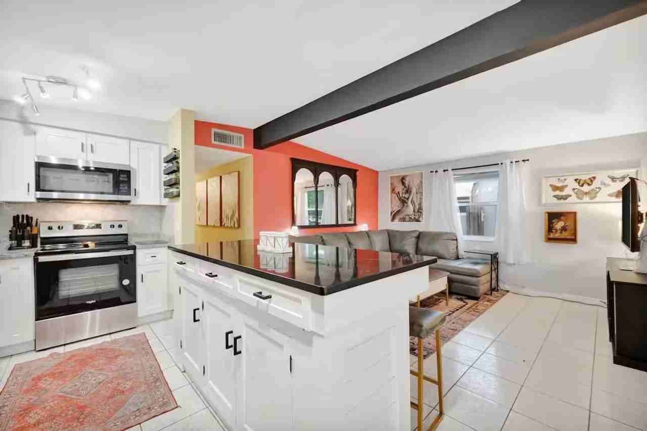 5025 9th Ave S - Photo 5 of 24