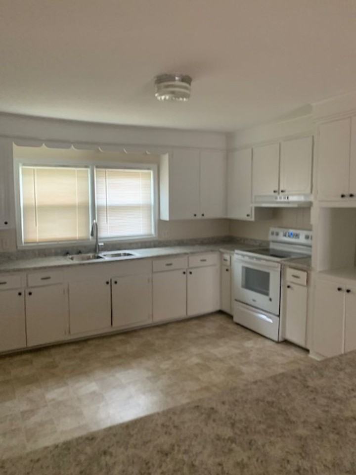 468 Burns Rd - Photo 2 of 12