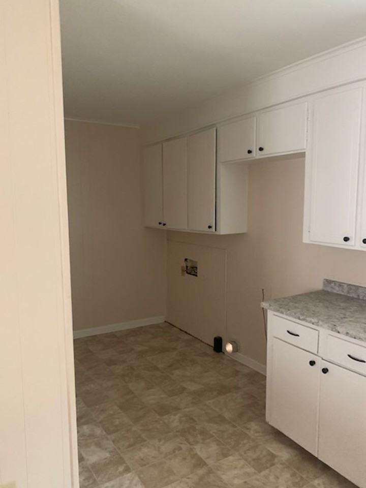 468 Burns Rd - Photo 3 of 12