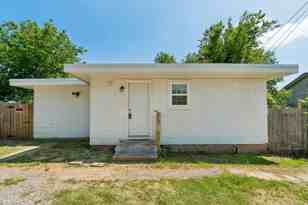 2011 SW C Ave  