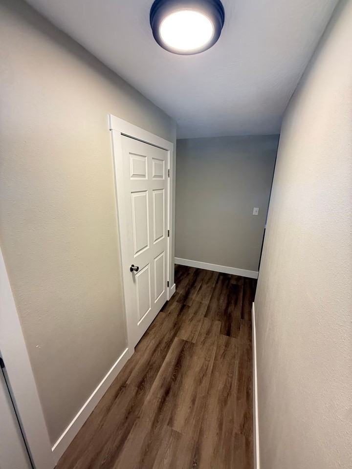 201 E Hall St - Photo 4 of 23